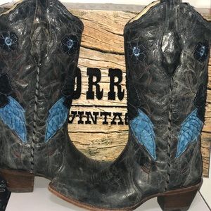 Corral Vintage Black Crater Daisy inlay blue